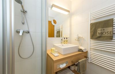 Single room, shower and bath, toilet
