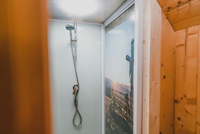 Twin room, shared shower/shared toilet, east