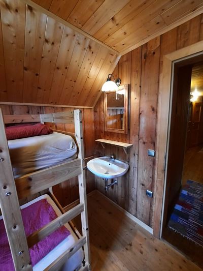 Twin room, shared shower/shared toilet, east