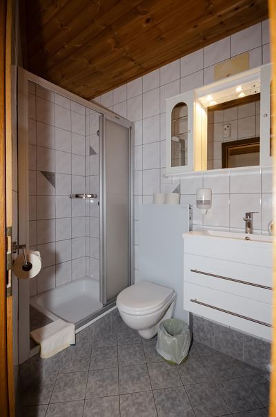 Camera doppia, doccia o bagno, WC, balcone