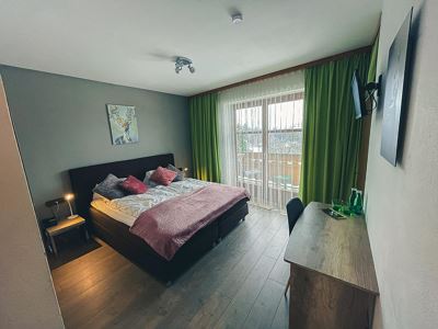 Double room, separate toilet and shower/bathtub, south
