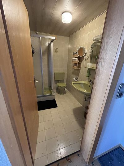 Triple room, separate toilet and shower/bathtub, south