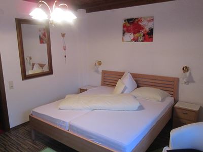 Double room, shower, toilet, facing the countryside