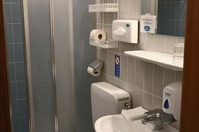 Camera tripla con doccia, WC e balcone